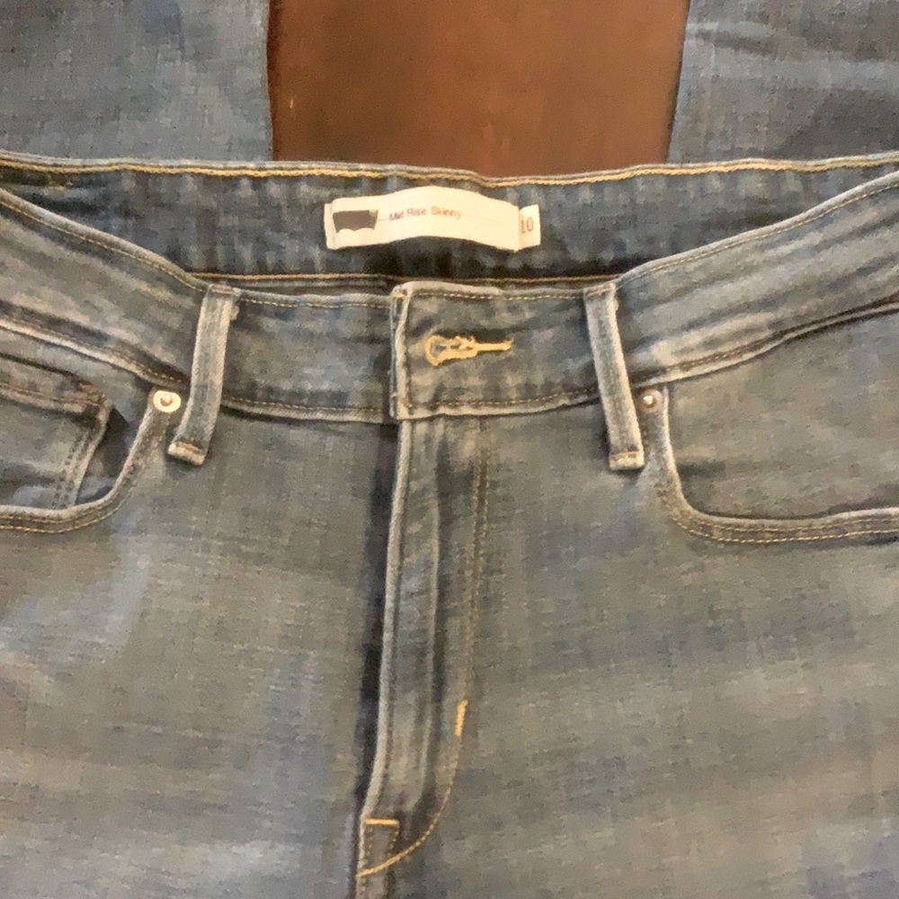 Levi’s mid rise skinny size 10 M
